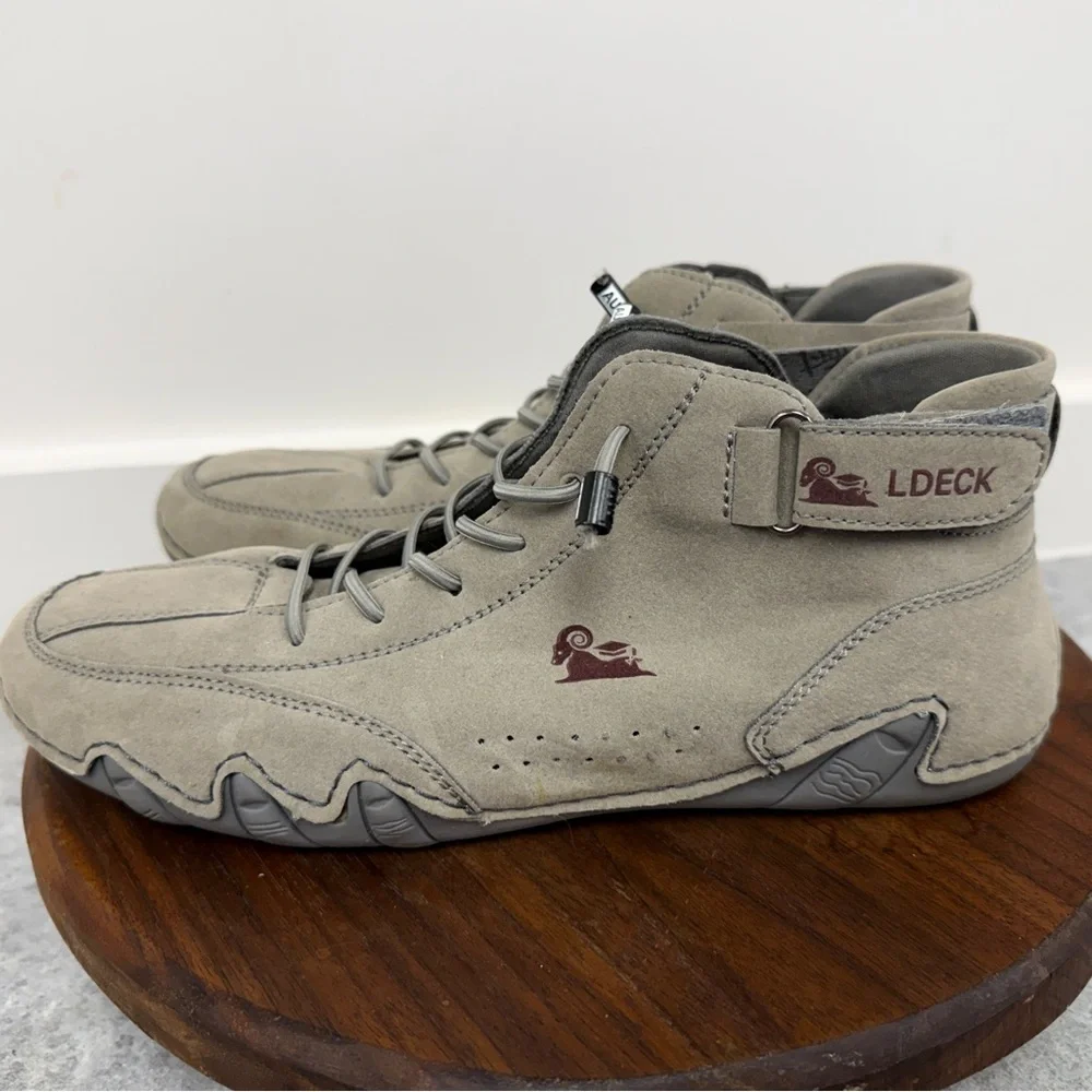 LDECK suede‎ leather high-top casual or hiking shoes in a taupe/grey color. Sz39